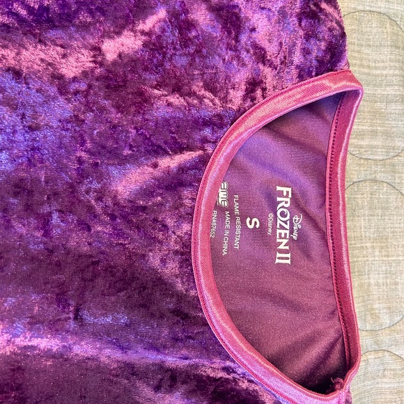 Disney Frozen 2 Anna Velvet Nightgown - size Small - Picture 5 of 6